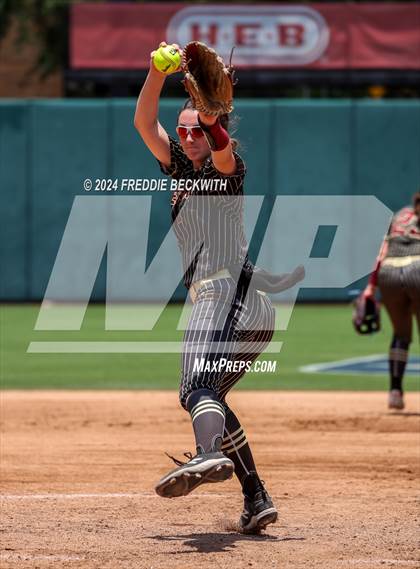 Thumbnail 2 in Coahoma vs. Whitesboro (UIL 3A Softball Semifinal) photogallery.