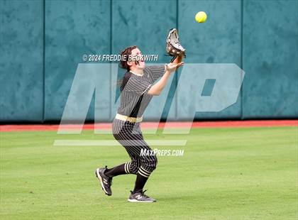 Thumbnail 3 in Coahoma vs. Whitesboro (UIL 3A Softball Semifinal) photogallery.