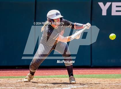 Thumbnail 3 in Coahoma vs. Whitesboro (UIL 3A Softball Semifinal) photogallery.