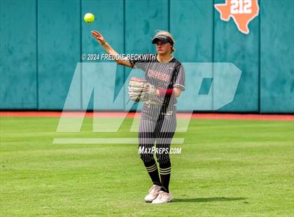 Thumbnail 3 in Coahoma vs. Whitesboro (UIL 3A Softball Semifinal) photogallery.