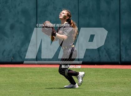 Thumbnail 1 in Coahoma vs. Whitesboro (UIL 3A Softball Semifinal) photogallery.