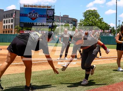 Thumbnail 2 in Coahoma vs. Whitesboro (UIL 3A Softball Semifinal) photogallery.