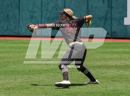 Thumbnail 3 in Coahoma vs. Whitesboro (UIL 3A Softball Semifinal) photogallery.