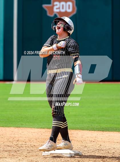 Thumbnail 3 in Coahoma vs. Whitesboro (UIL 3A Softball Semifinal) photogallery.