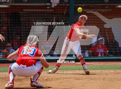 Thumbnail 2 in Coahoma vs. Whitesboro (UIL 3A Softball Semifinal) photogallery.