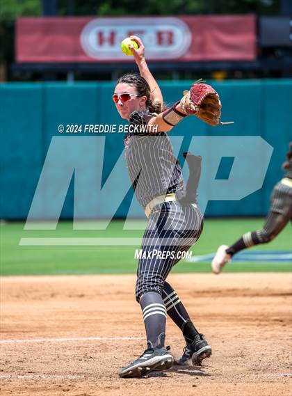 Thumbnail 2 in Coahoma vs. Whitesboro (UIL 3A Softball Semifinal) photogallery.