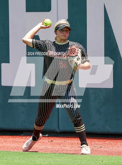 Thumbnail 3 in Coahoma vs. Whitesboro (UIL 3A Softball Semifinal) photogallery.