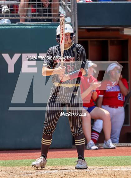Thumbnail 3 in Coahoma vs. Whitesboro (UIL 3A Softball Semifinal) photogallery.