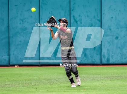 Thumbnail 3 in Coahoma vs. Whitesboro (UIL 3A Softball Semifinal) photogallery.