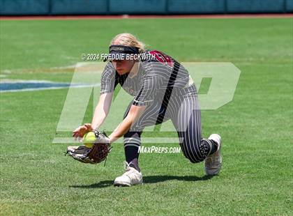 Thumbnail 2 in Coahoma vs. Whitesboro (UIL 3A Softball Semifinal) photogallery.