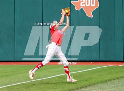 Thumbnail 3 in Coahoma vs. Whitesboro (UIL 3A Softball Semifinal) photogallery.