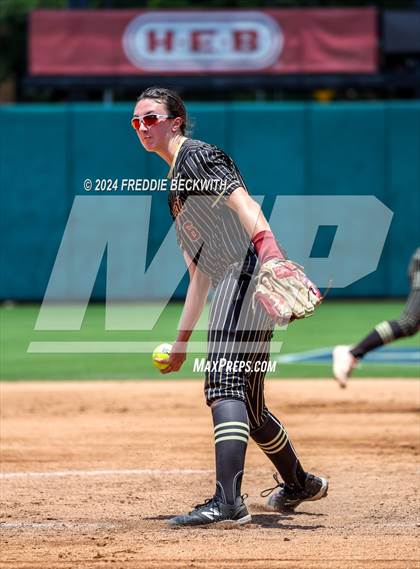 Thumbnail 3 in Coahoma vs. Whitesboro (UIL 3A Softball Semifinal) photogallery.