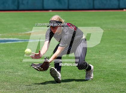 Thumbnail 1 in Coahoma vs. Whitesboro (UIL 3A Softball Semifinal) photogallery.