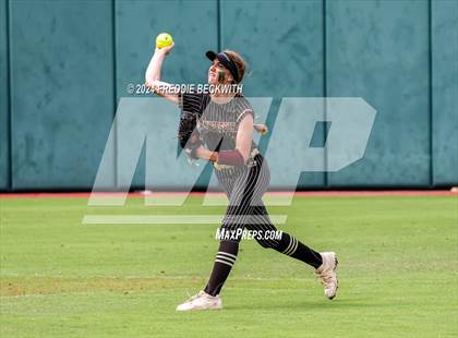 Thumbnail 1 in Coahoma vs. Whitesboro (UIL 3A Softball Semifinal) photogallery.