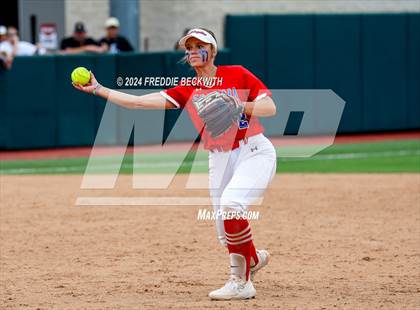 Thumbnail 2 in Coahoma vs. Whitesboro (UIL 3A Softball Semifinal) photogallery.