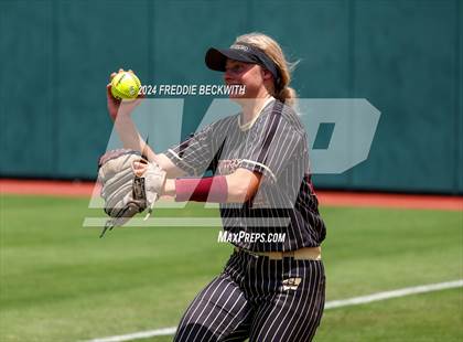 Thumbnail 3 in Coahoma vs. Whitesboro (UIL 3A Softball Semifinal) photogallery.
