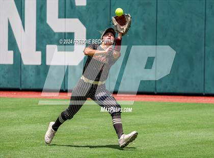 Thumbnail 1 in Coahoma vs. Whitesboro (UIL 3A Softball Semifinal) photogallery.