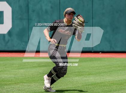 Thumbnail 2 in Coahoma vs. Whitesboro (UIL 3A Softball Semifinal) photogallery.