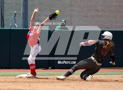 Thumbnail 2 in Coahoma vs. Whitesboro (UIL 3A Softball Semifinal) photogallery.