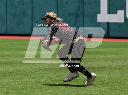Thumbnail 1 in Coahoma vs. Whitesboro (UIL 3A Softball Semifinal) photogallery.