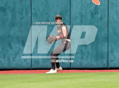 Thumbnail 3 in Coahoma vs. Whitesboro (UIL 3A Softball Semifinal) photogallery.