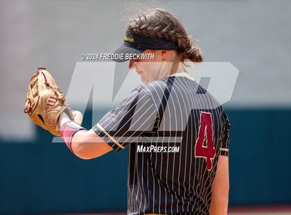 Thumbnail 3 in Coahoma vs. Whitesboro (UIL 3A Softball Semifinal) photogallery.
