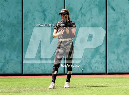 Thumbnail 3 in Coahoma vs. Whitesboro (UIL 3A Softball Semifinal) photogallery.