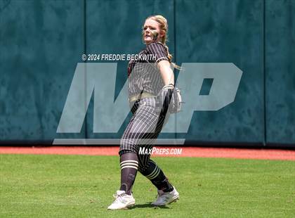 Thumbnail 2 in Coahoma vs. Whitesboro (UIL 3A Softball Semifinal) photogallery.