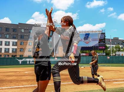 Thumbnail 3 in Coahoma vs. Whitesboro (UIL 3A Softball Semifinal) photogallery.