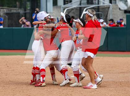 Thumbnail 2 in Coahoma vs. Whitesboro (UIL 3A Softball Semifinal) photogallery.
