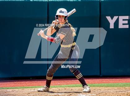 Thumbnail 3 in Coahoma vs. Whitesboro (UIL 3A Softball Semifinal) photogallery.