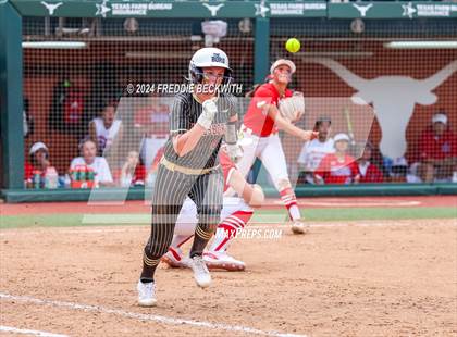 Thumbnail 1 in Coahoma vs. Whitesboro (UIL 3A Softball Semifinal) photogallery.