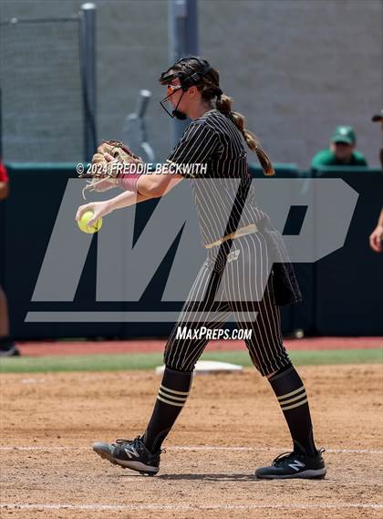 Thumbnail 2 in Coahoma vs. Whitesboro (UIL 3A Softball Semifinal) photogallery.