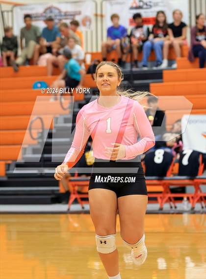 Thumbnail 3 in Grand Saline vs Winona photogallery.