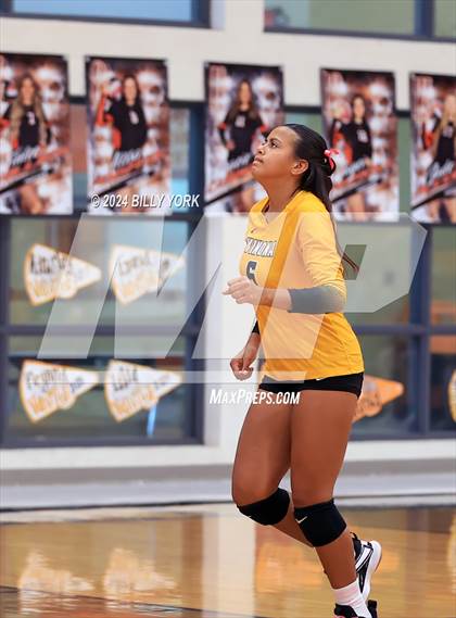 Thumbnail 3 in Grand Saline vs Winona photogallery.