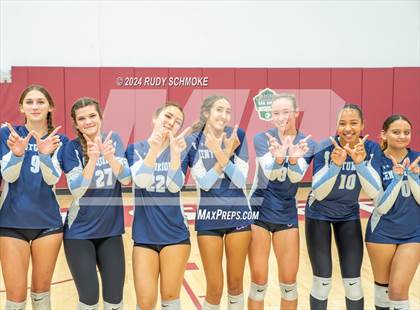 Thumbnail 3 in University City vs. La Jolla Country Day (CIF SDS Division II Finals) photogallery.
