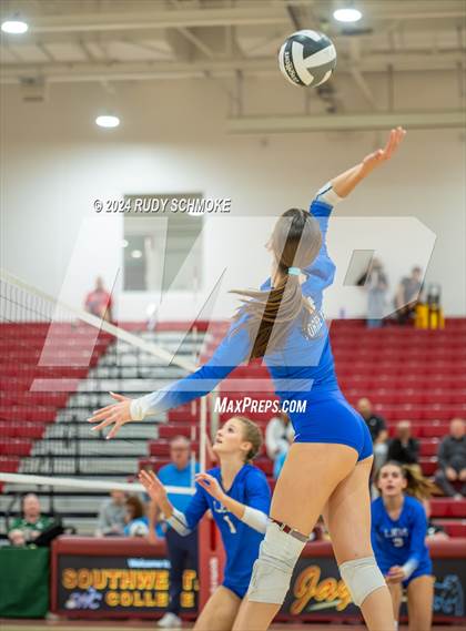 Thumbnail 2 in University City vs. La Jolla Country Day (CIF SDS Division II Finals) photogallery.
