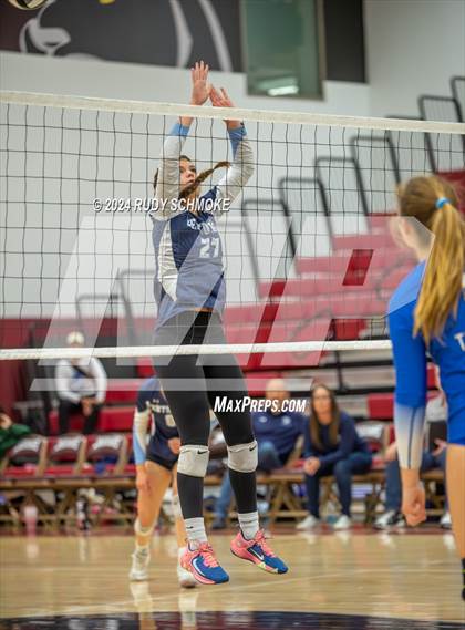 Thumbnail 2 in University City vs. La Jolla Country Day (CIF SDS Division II Finals) photogallery.