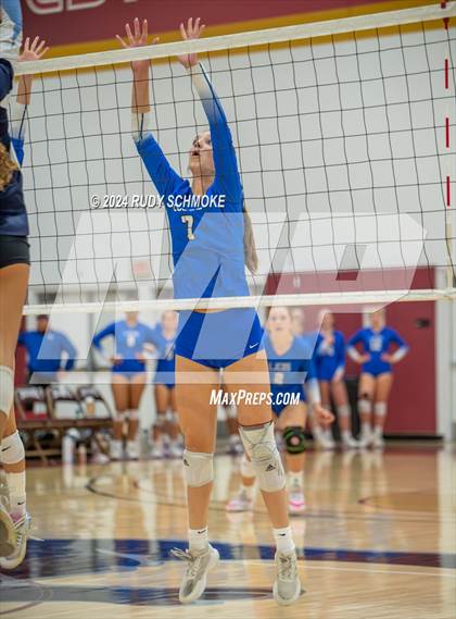Thumbnail 3 in University City vs. La Jolla Country Day (CIF SDS Division II Finals) photogallery.
