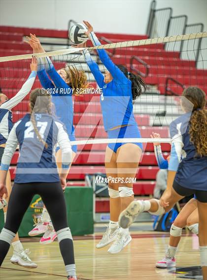 Thumbnail 2 in University City vs. La Jolla Country Day (CIF SDS Division II Finals) photogallery.