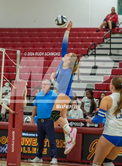Thumbnail 1 in University City vs. La Jolla Country Day (CIF SDS Division II Finals) photogallery.