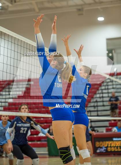 Thumbnail 3 in University City vs. La Jolla Country Day (CIF SDS Division II Finals) photogallery.