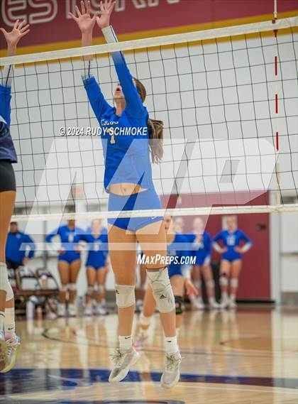 Thumbnail 1 in University City vs. La Jolla Country Day (CIF SDS Division II Finals) photogallery.
