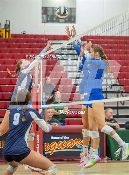 Thumbnail 2 in University City vs. La Jolla Country Day (CIF SDS Division II Finals) photogallery.