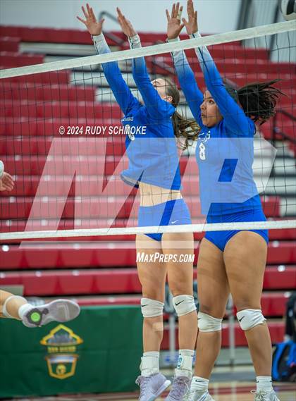 Thumbnail 3 in University City vs. La Jolla Country Day (CIF SDS Division II Finals) photogallery.