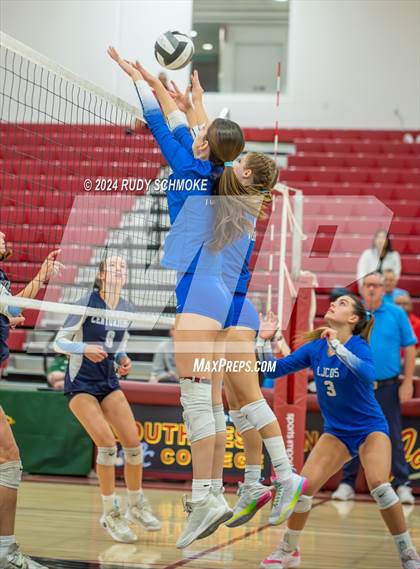 Thumbnail 1 in University City vs. La Jolla Country Day (CIF SDS Division II Finals) photogallery.
