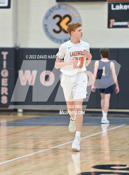 Thumbnail 2 in Mullen vs Lakewood photogallery.