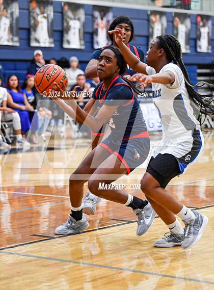 Thumbnail 2 in Madisonville vs Connally (UIL 4A Reg III Semifinal) photogallery.