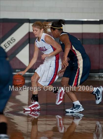 Thumbnail 3 in Tomball vs. Klein Collins  (McDonalds Texas Invitational) photogallery.
