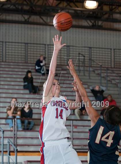 Thumbnail 3 in Tomball vs. Klein Collins  (McDonalds Texas Invitational) photogallery.